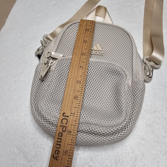 Adidas🔥HOST PICK 🔥2 WAY UNISEX  BAG Crossbody or Backpack Brand New With Tags - Picture 10 of 12
